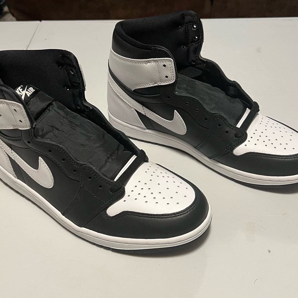 Brand New 1985 Air Jordan 1s Black & White Still In The Box. Like For A Deal!!! - Picture 13 of 16
